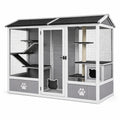 Jaula para gatos de madera blanca y gris con plataformas y rascador